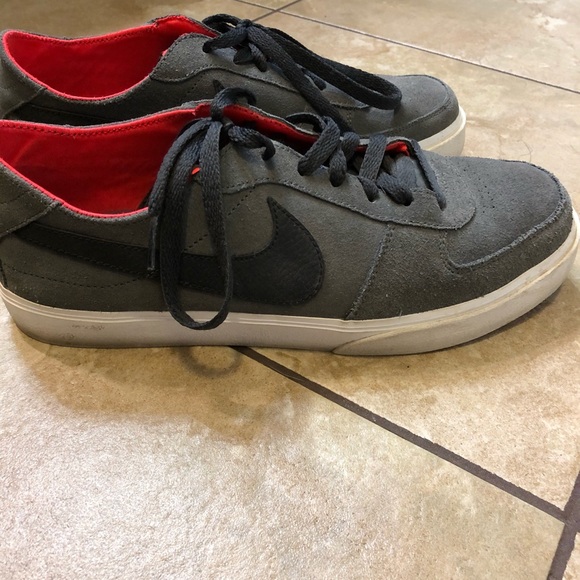 Nike’s - Picture 4 of 6